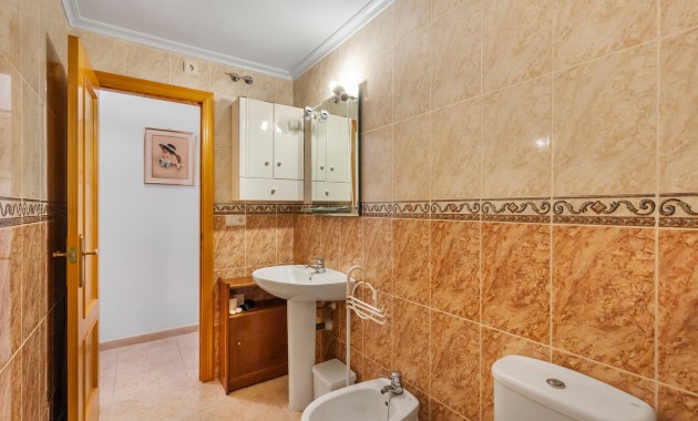 Sale - Apartment / flat -
Torrevieja - Torrevieja - Centre