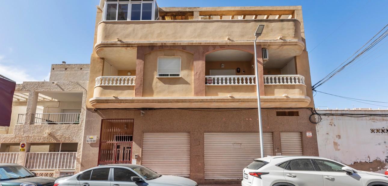 Sale - Apartment / flat -
Torrevieja - Torrevieja - Centre