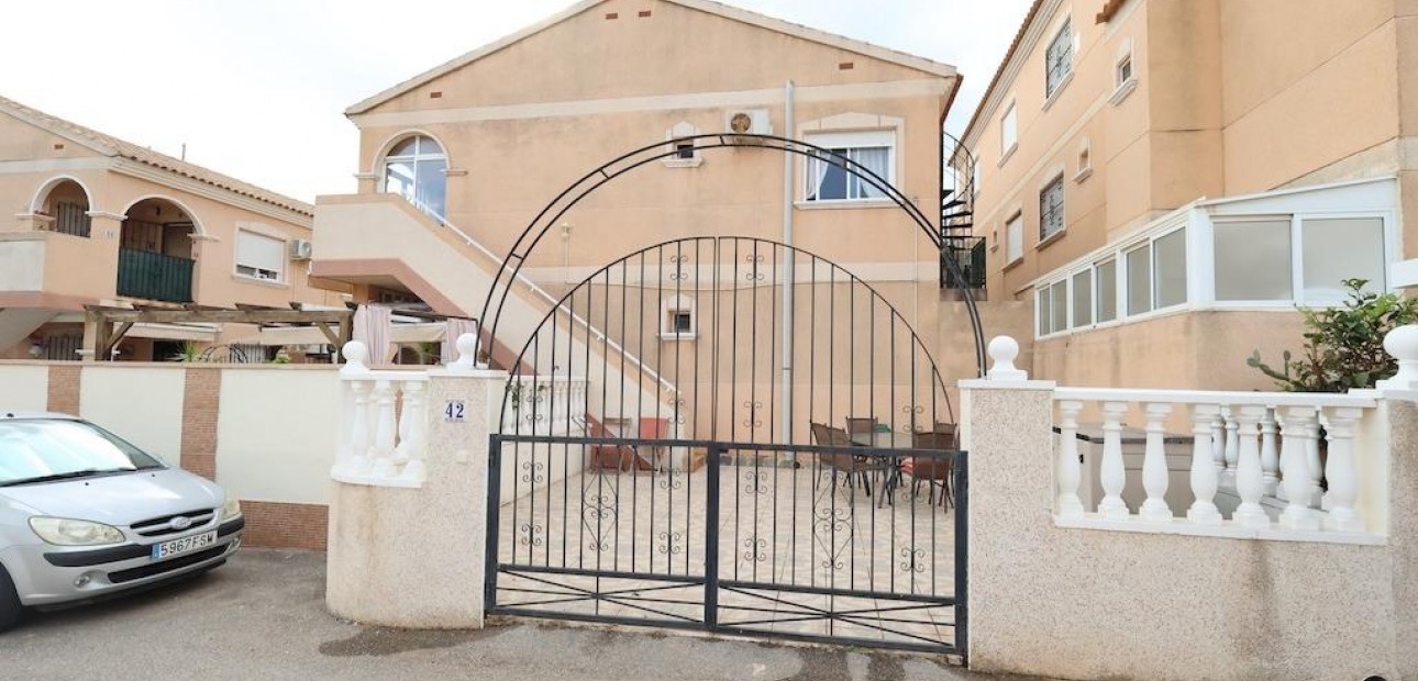 Sale - Bungalow -
Orihuela Costa - La Zenia