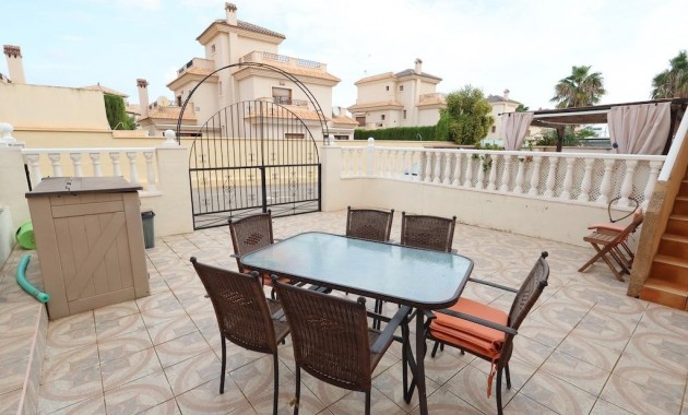 Sale - Bungalow -
Orihuela Costa - La Zenia