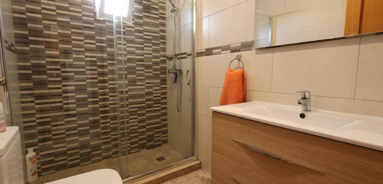 Sale - Bungalow -
Orihuela Costa - La Zenia