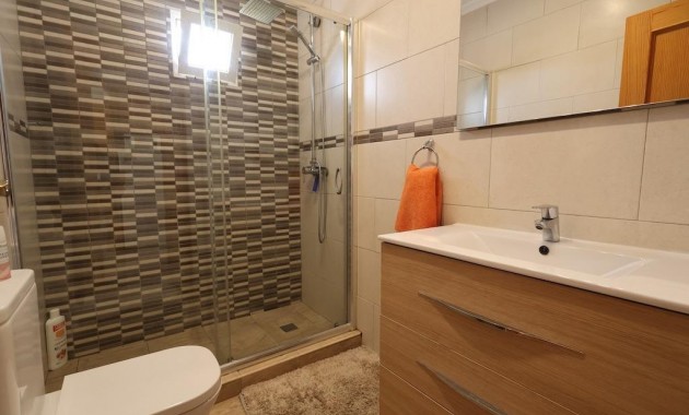 Sale - Bungalow -
Orihuela Costa - La Zenia