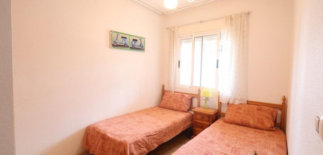 Sale - Bungalow -
Orihuela Costa - La Zenia