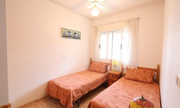 Sale - Bungalow -
Orihuela Costa - La Zenia