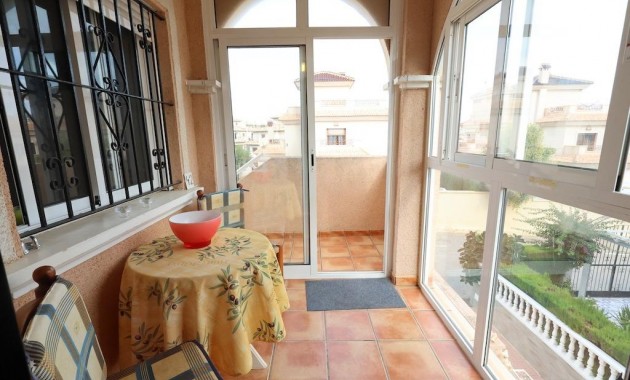 Sale - Bungalow -
Orihuela Costa - La Zenia