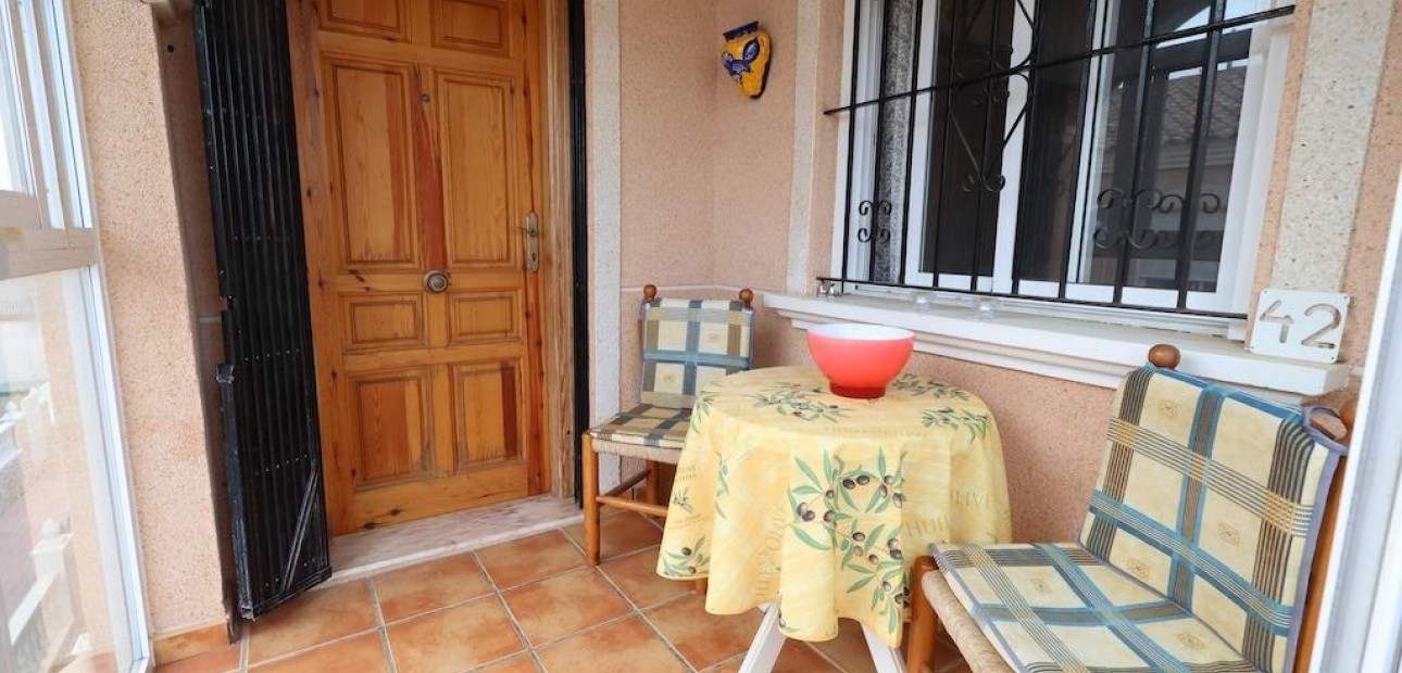 Sale - Bungalow -
Orihuela Costa - La Zenia