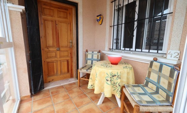 Sale - Bungalow -
Orihuela Costa - La Zenia