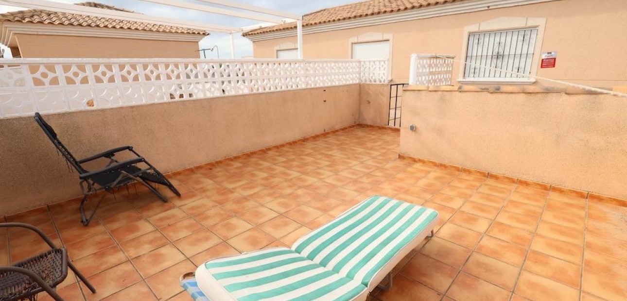 Sale - Bungalow -
Orihuela Costa - La Zenia