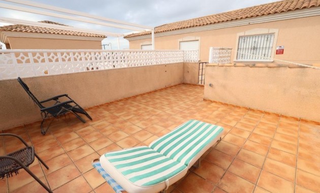 Sale - Bungalow -
Orihuela Costa - La Zenia