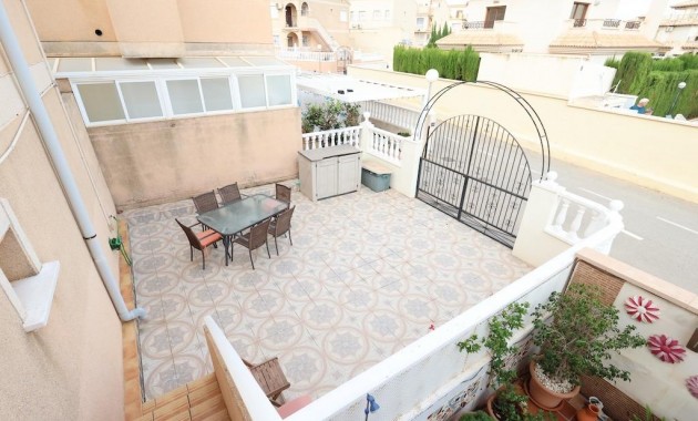 Sale - Bungalow -
Orihuela Costa - La Zenia