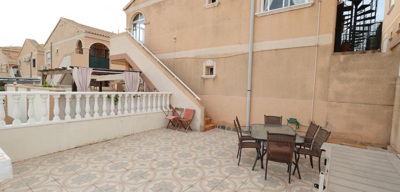 Sale - Bungalow -
Orihuela Costa - La Zenia