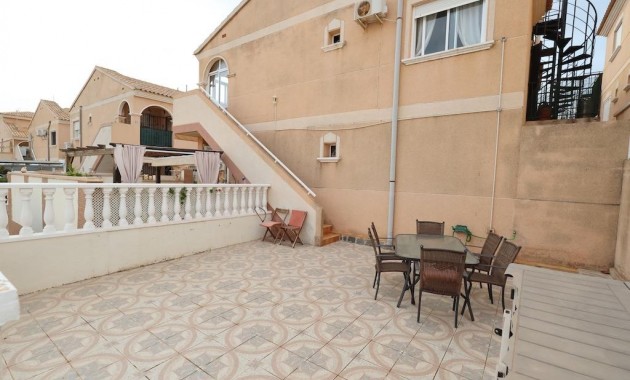Sale - Bungalow -
Orihuela Costa - La Zenia