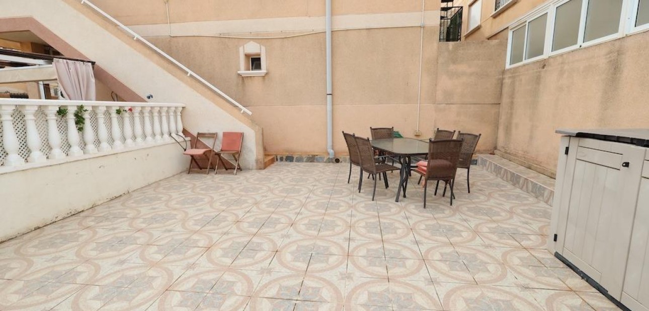 Sale - Bungalow -
Orihuela Costa - La Zenia