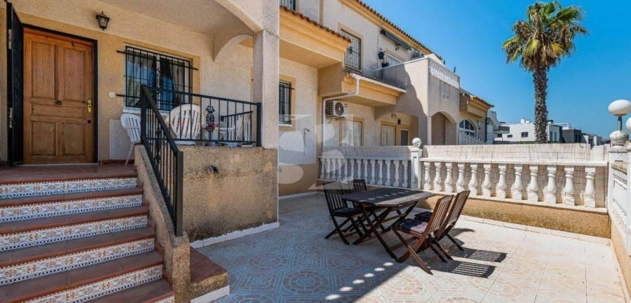 Sale - Bungalow -
Torrevieja - Estacion de autobuses