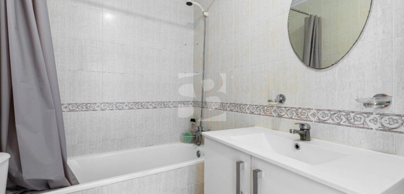 Sale - Bungalow -
Torrevieja - Estacion de autobuses
