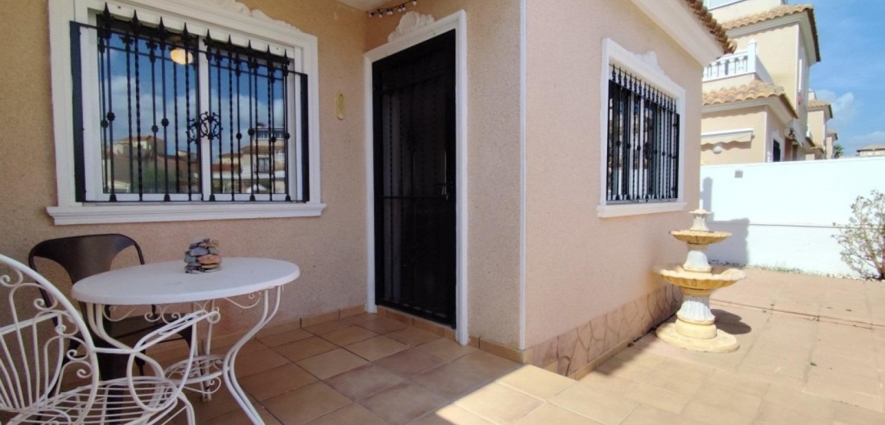 Sale - Bungalow -
Orihuela Costa - Campoamor