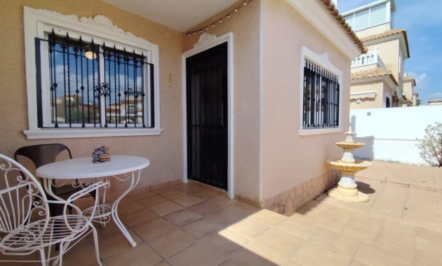 Sale - Bungalow -
Orihuela Costa - Campoamor