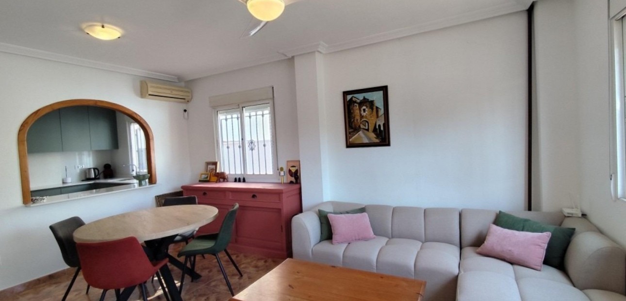 Sale - Bungalow -
Orihuela Costa - Campoamor