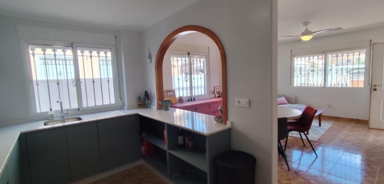 Sale - Bungalow -
Orihuela Costa - Campoamor