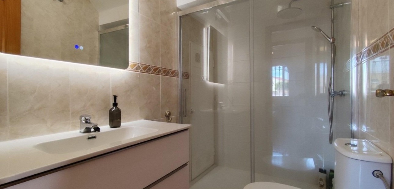 Sale - Bungalow -
Orihuela Costa - Campoamor