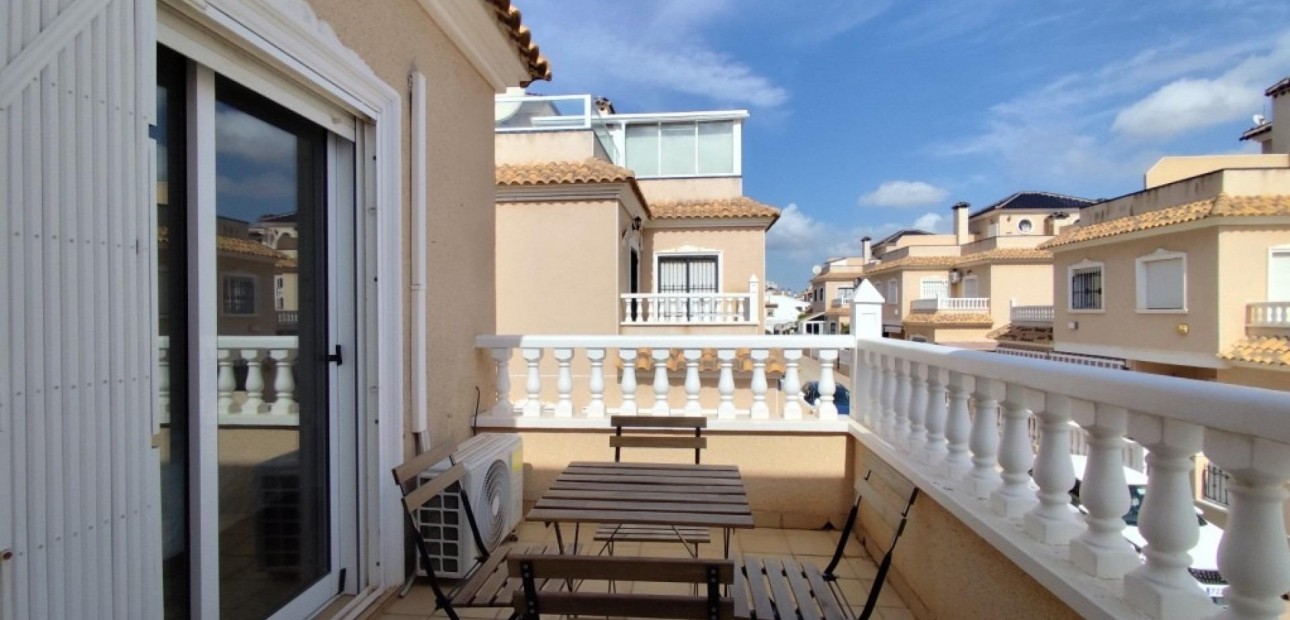 Sale - Bungalow -
Orihuela Costa - Campoamor