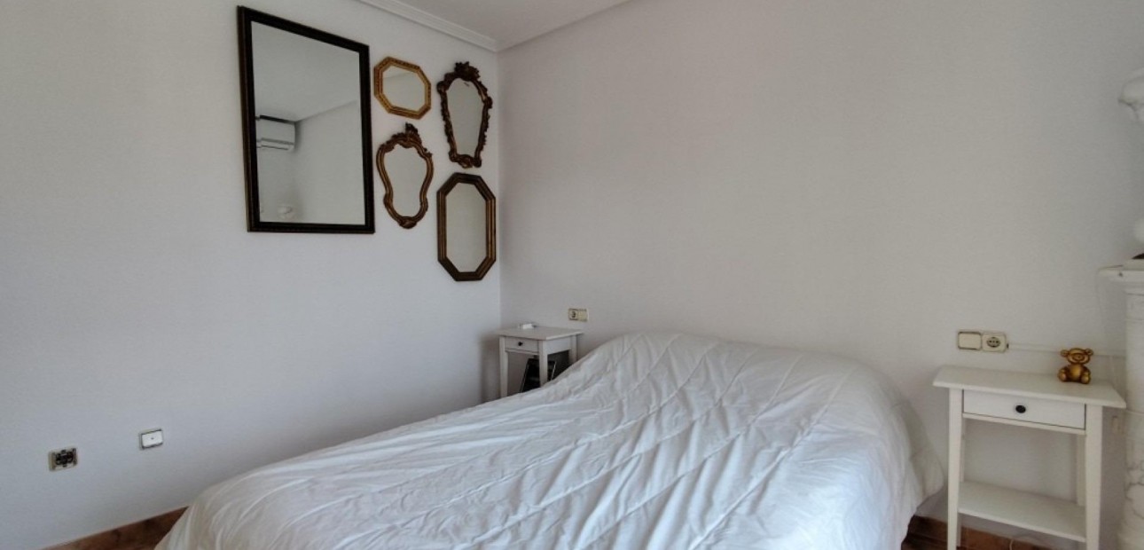 Sale - Bungalow -
Orihuela Costa - Campoamor