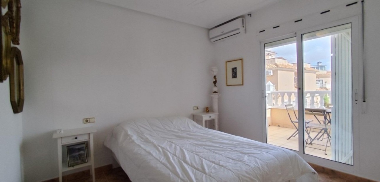 Sale - Bungalow -
Orihuela Costa - Campoamor