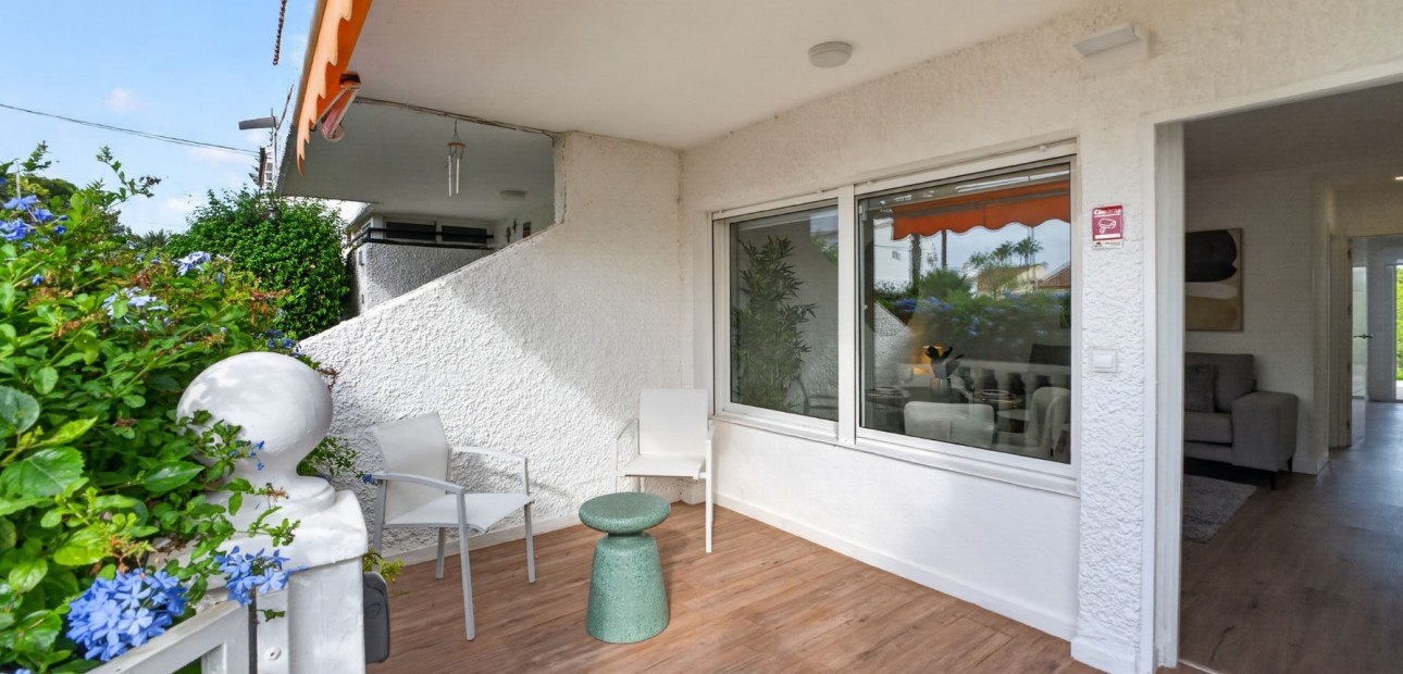 Sale - Apartment / flat -
Orihuela Costa - Villamartin