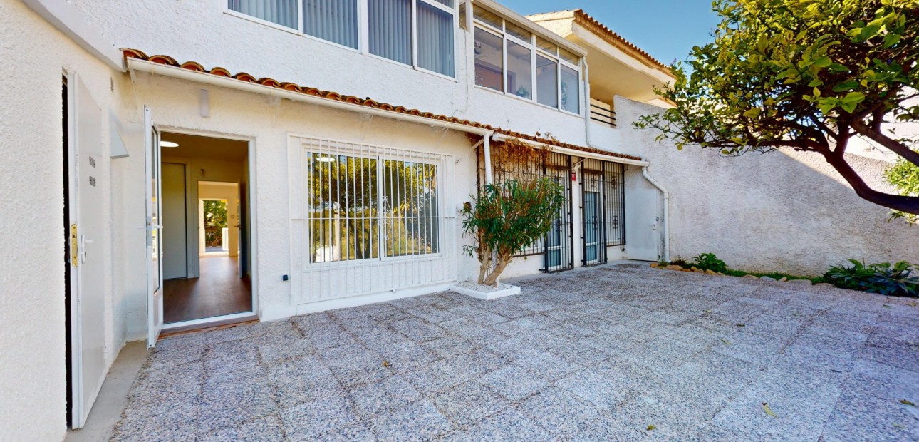 Sale - Apartment / flat -
Orihuela Costa - Villamartin