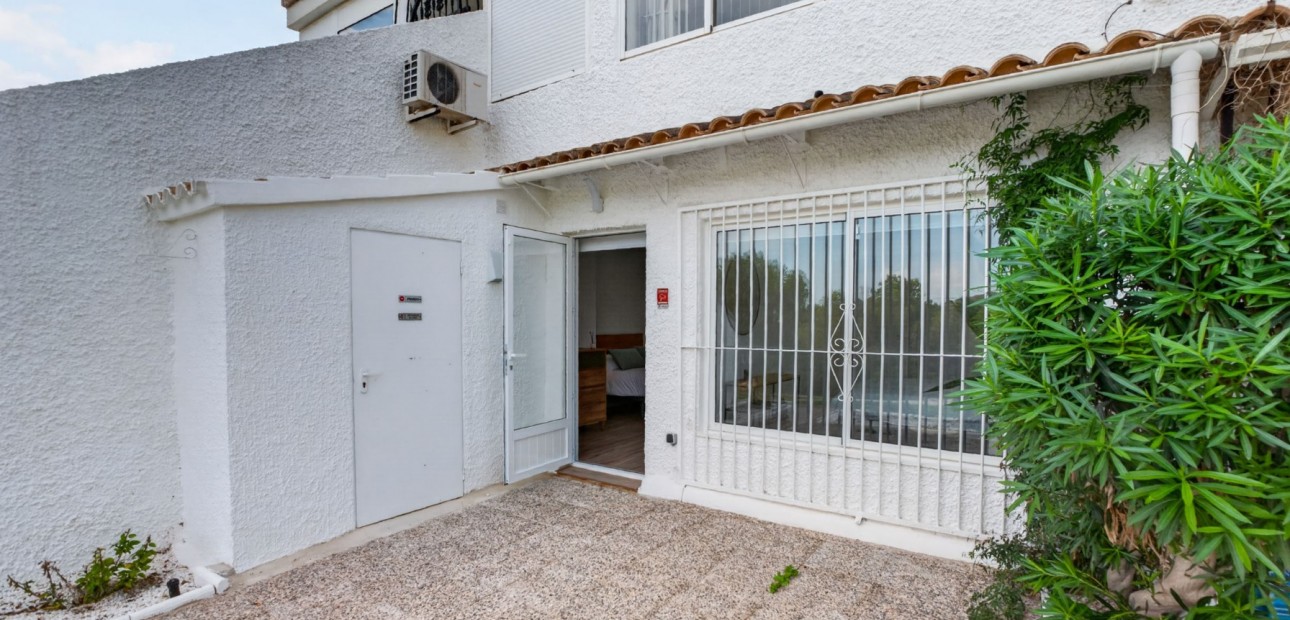 Sale - Apartment / flat -
Orihuela Costa - Villamartin
