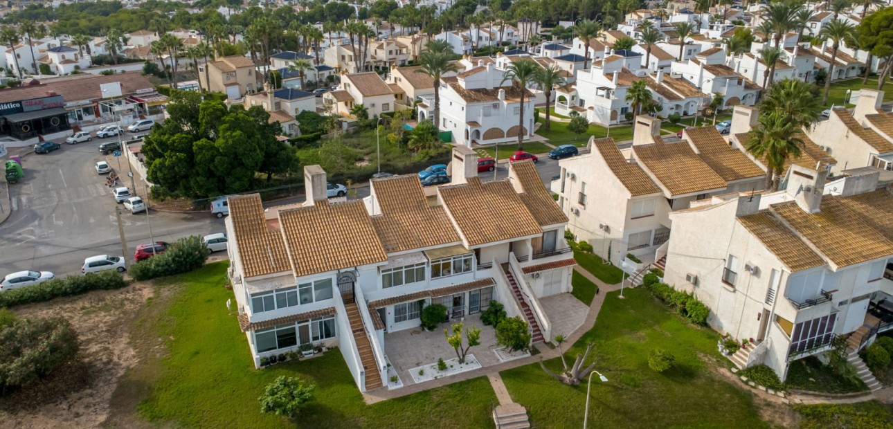 Sale - Apartment / flat -
Orihuela Costa - Villamartin