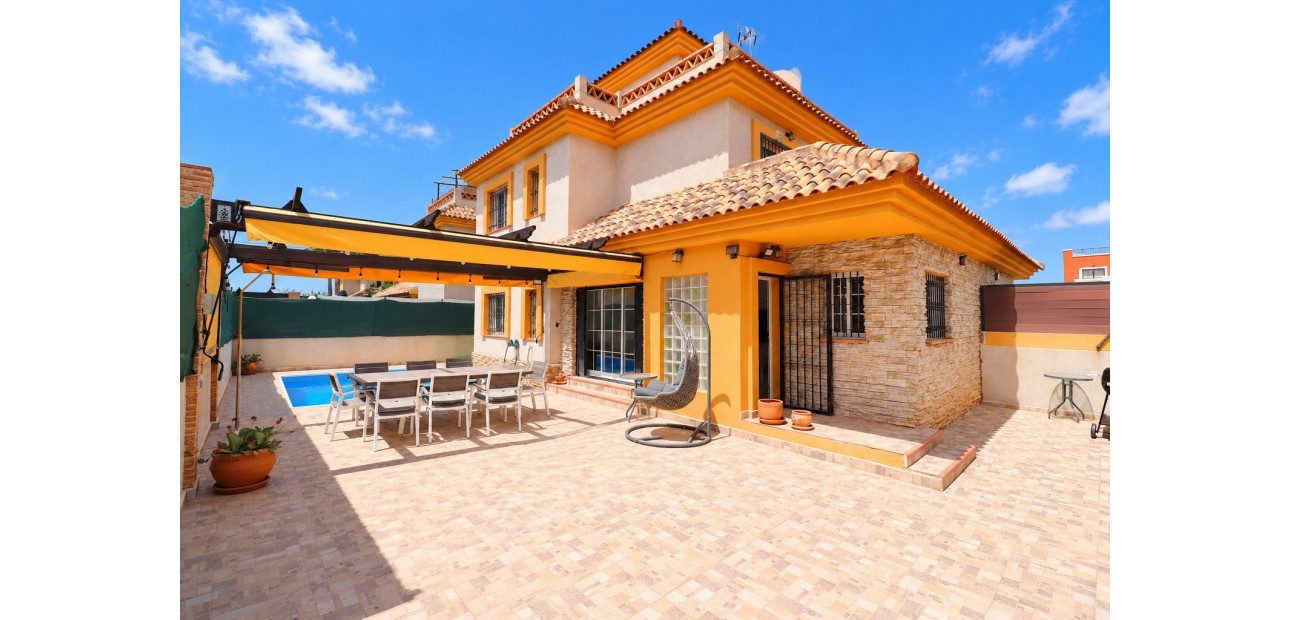 Sale - Semi Detached Villa -
Los Montesinos - La Herrada