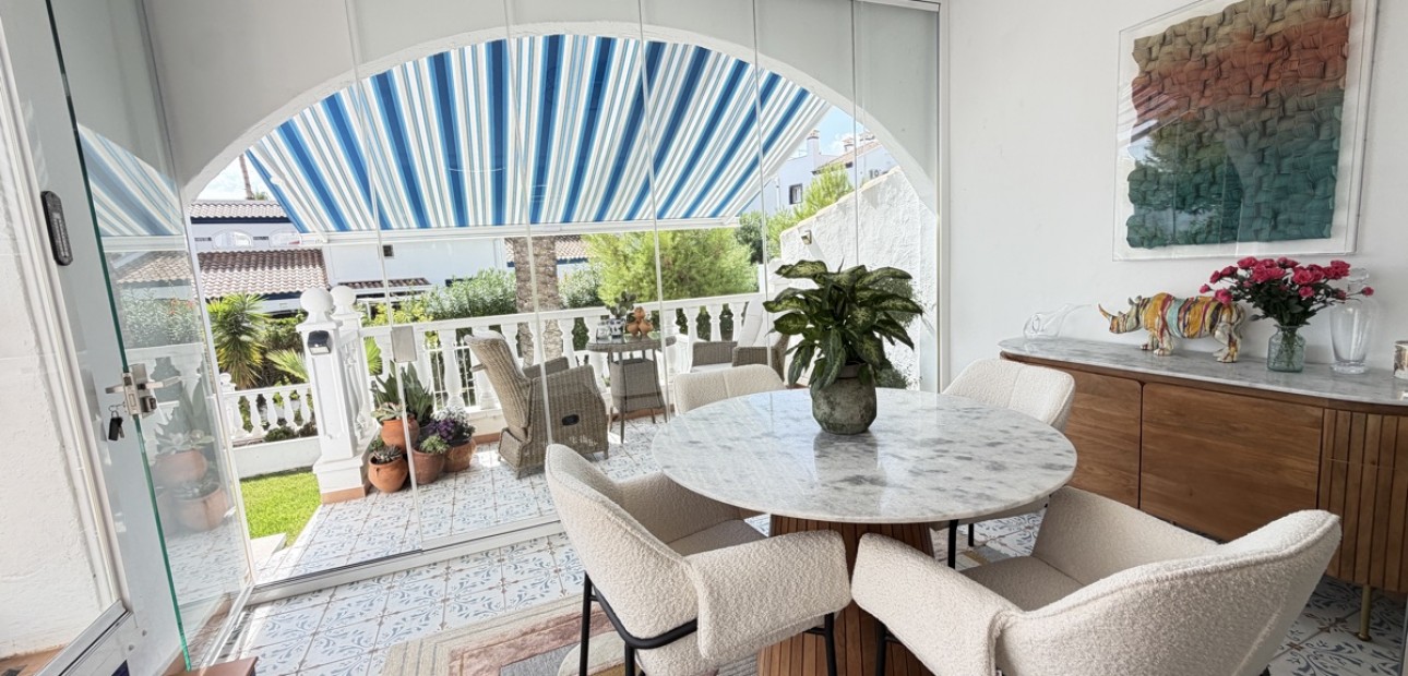 Sale - Bungalow -
Orihuela Costa - Villamartin