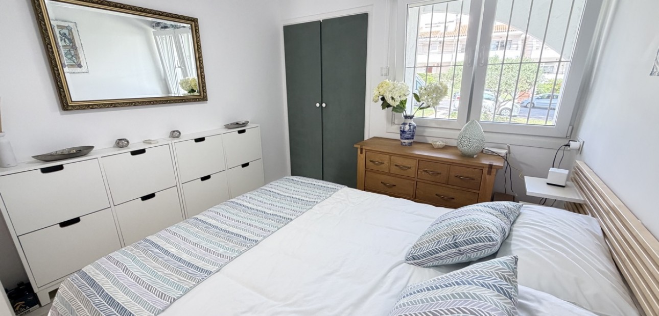 Sale - Bungalow -
Orihuela Costa - Villamartin