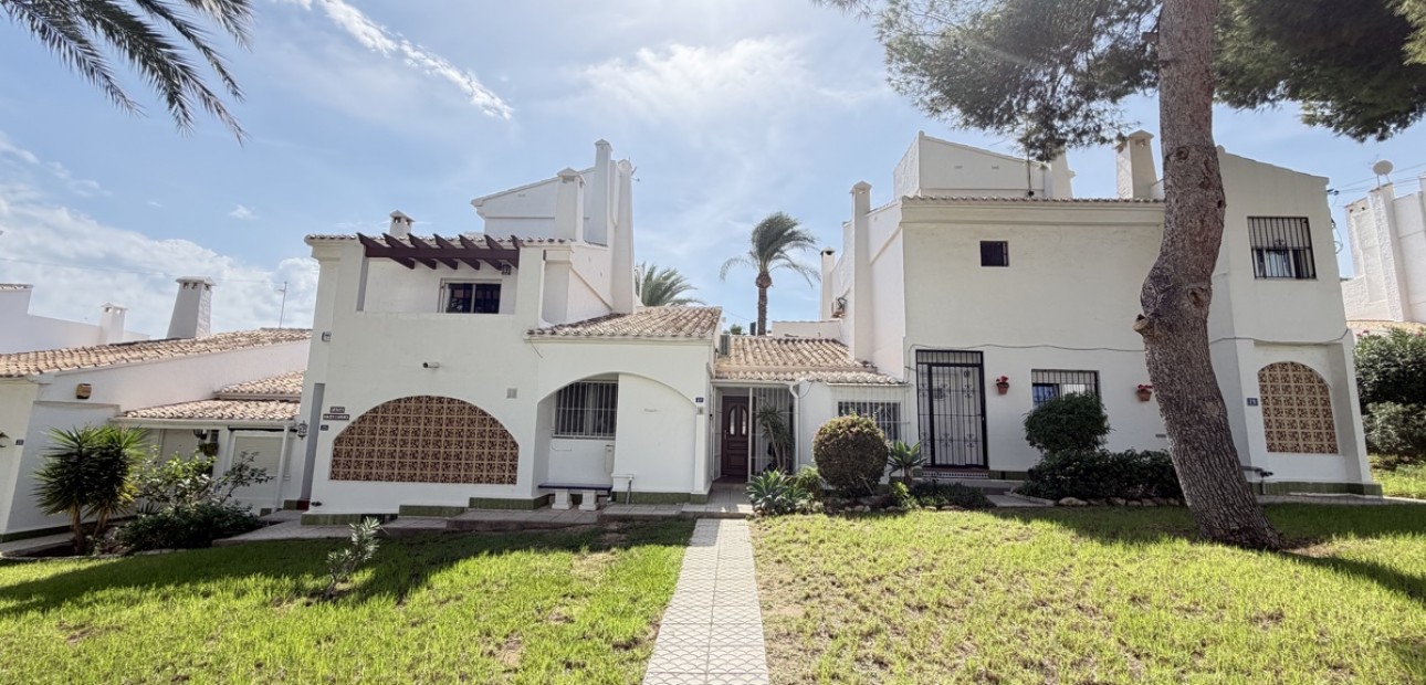 Sale - Bungalow -
Orihuela Costa - Villamartin