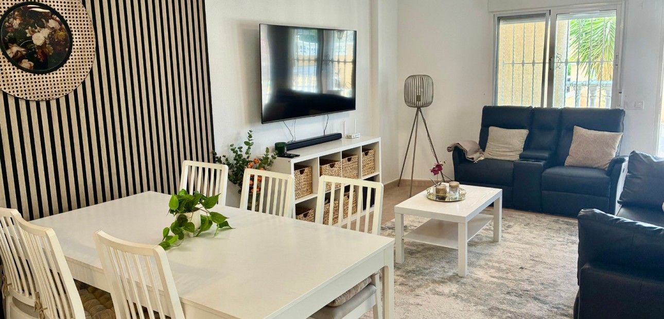 Sale - Apartment / flat -
Orihuela Costa - Villamartin