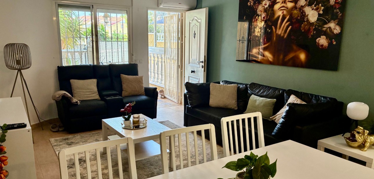 Sale - Apartment / flat -
Orihuela Costa - Villamartin