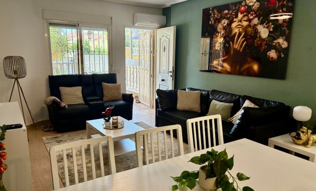 Sale - Apartment / flat -
Orihuela Costa - Villamartin