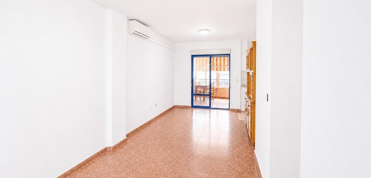 Sale - Apartment / flat -
Torrevieja - Centro