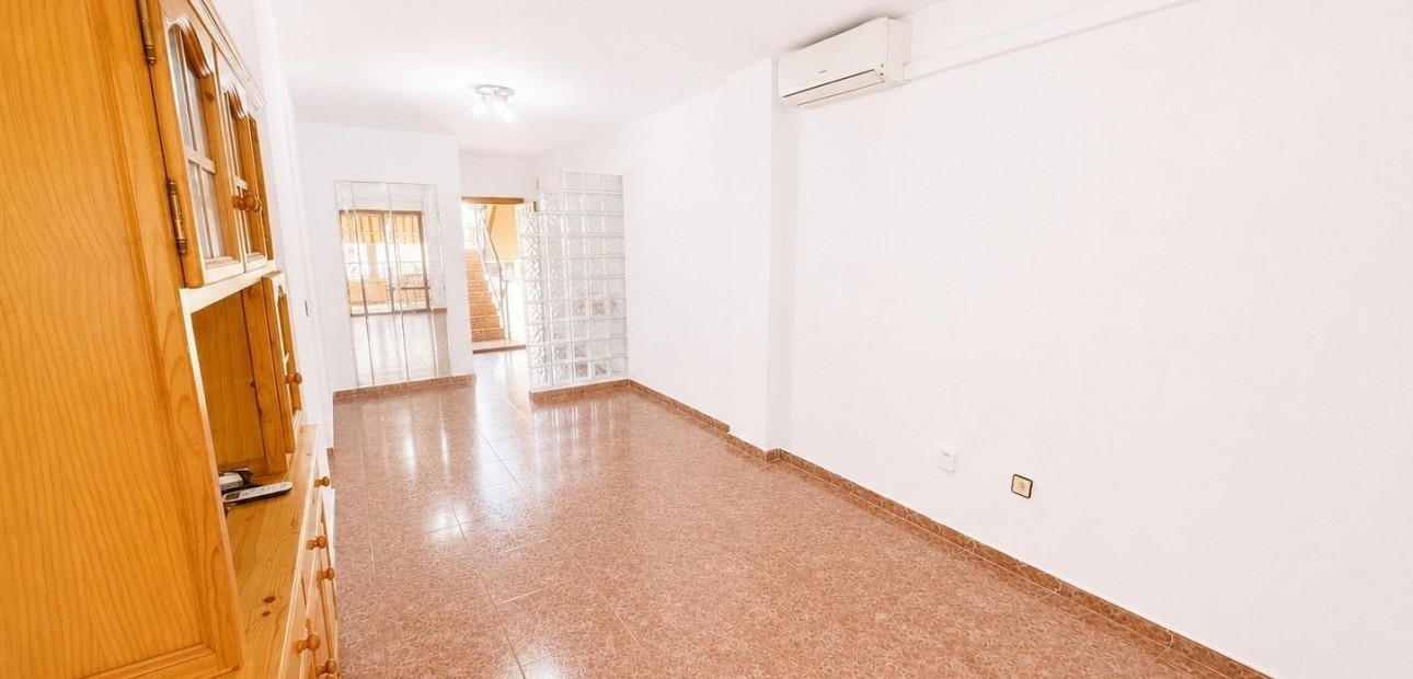 Sale - Apartment / flat -
Torrevieja - Centro