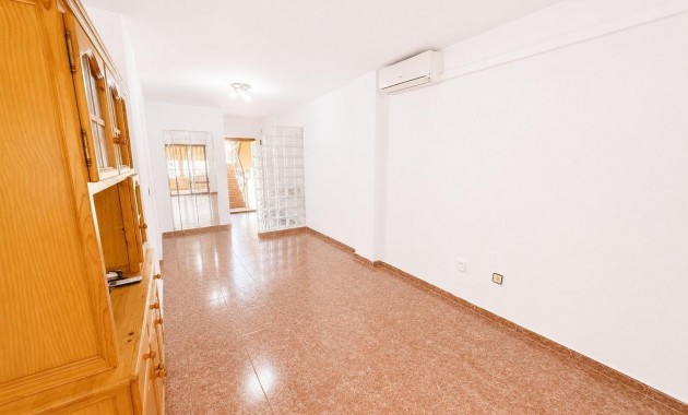 Sale - Apartment / flat -
Torrevieja - Centro