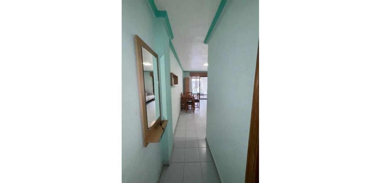 Sale - Apartment / flat -
Torrevieja - Centro