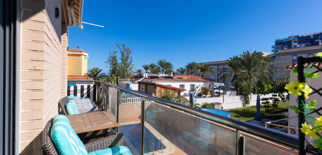 Sale - Apartment / flat -
Torrevieja - Rocio del Mar