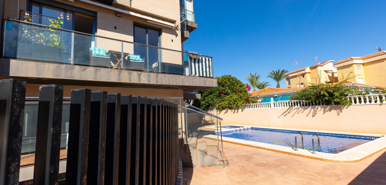 Sale - Apartment / flat -
Torrevieja - Rocio del Mar