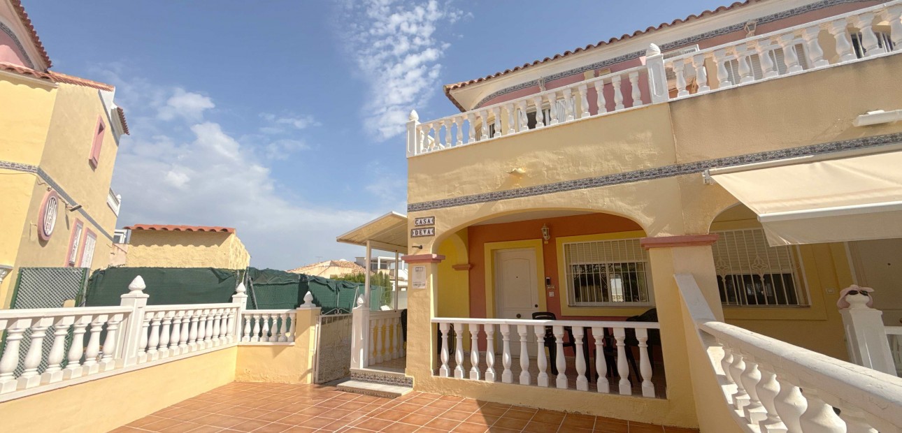 Sale - Townhouse -
Orihuela Costa - La Zenia