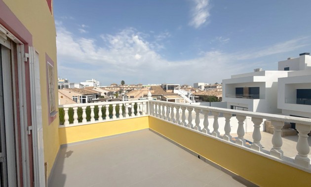 Sale - Townhouse -
Orihuela Costa - La Zenia
