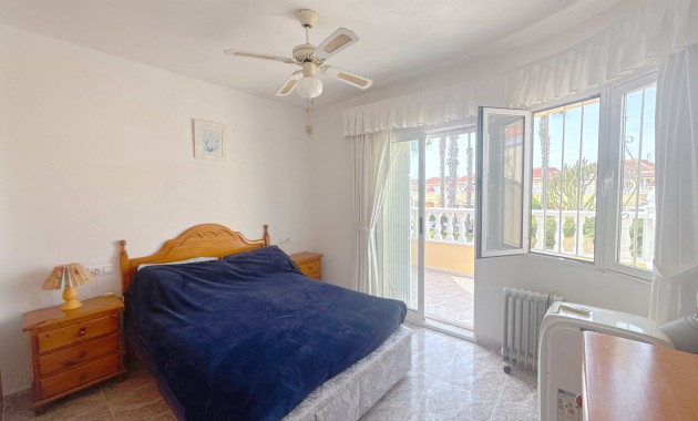 Sale - Townhouse -
Orihuela Costa - La Zenia