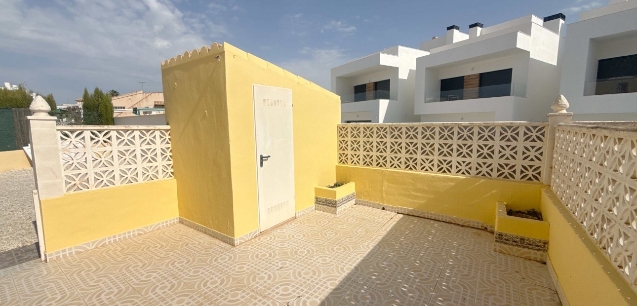 Sale - Townhouse -
Orihuela Costa - La Zenia