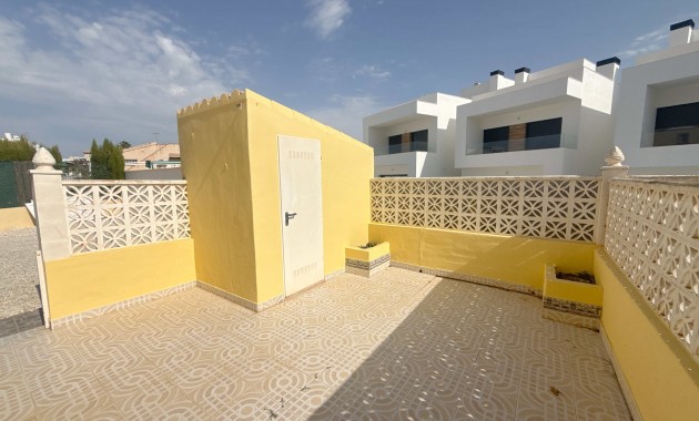 Sale - Townhouse -
Orihuela Costa - La Zenia