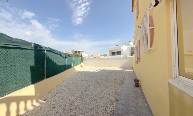 Sale - Townhouse -
Orihuela Costa - La Zenia